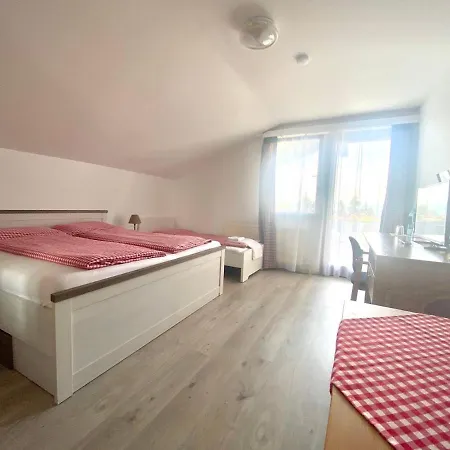 Pensión Waldschenke Am Woerthersee 3*