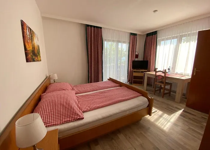 Pensión Waldschenke Am Woerthersee 3*